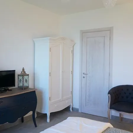 Cosi Com E Quercianella Bed & Breakfast
